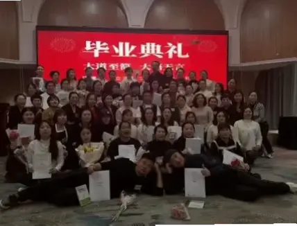 为什么领袖通过非正式聚餐和加练提升战术执行力？